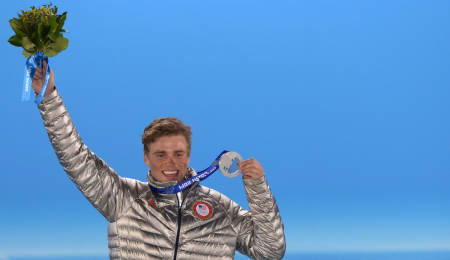 EN STOR SEIER: Freeskisporten, actionsporten, ungdomskulturen, åpenheten, solidariteten og medmenneskeligheten tok en svært viktig seier da Gus Kenworthy- en av verdens beste freeskikjørere- sto fram som homofil denne uka. Foto: US Freeskiing