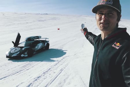 TAR AV: Jon Olsson tar nok en gang av på nettet. Foto: Skjermdump