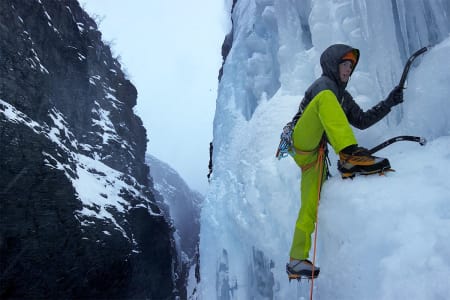 VAKKERT: Det er ikke rart han liker fjellene her. Foto: Skjermdump