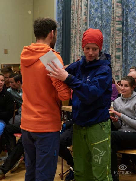 14 åringen åringen Magnus Sørslett springer inn til en egentlig tredjeplass i seniorgruppen, men vinner en klar seier i juniorgruppen for gutter. Foto: Timme Ellingjord.