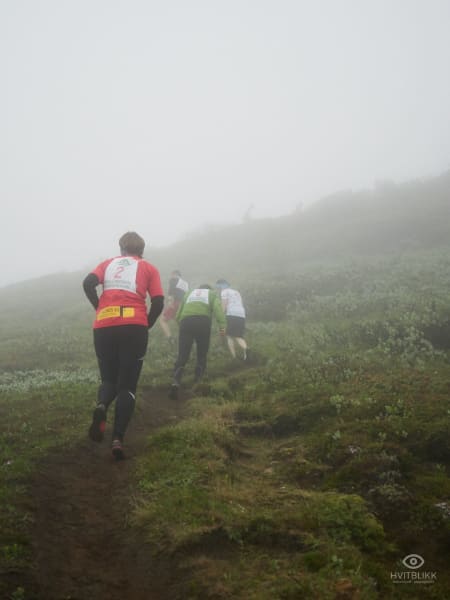 Full racing på vei opp til toppen. Foto: Timme Ellingjord.