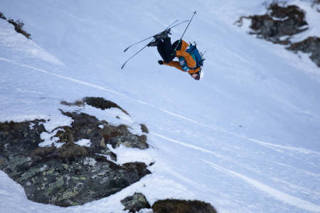 VANT: Anne Ruud og Håkon Rognes Knudsen (bildet) tok førsteplassen i hver sin klasse under Verbier Freeride Week. Foto: Fabian Equay / FWT