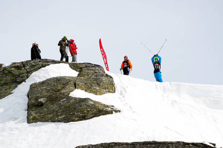25. APRIL 2009: I rød hjelm: Magnus Tveito. I grønn hjelm: Torgrim Vole. På spill: Seier i Røldal, Norgescup og Freeride World Tour-kort. De er begge selvsagt invitert til RFC i år. Foto: Sverre Hjørnevik