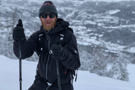 TESTER SKIFORHOLDENE: David Underland testet forholdene i Hemsedal før helgen. Foto: Privat
