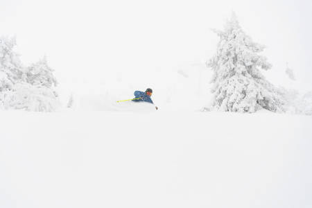 NYSNØ: Anders Backe nøt nysnøen i Trysil i helga. Foto: Ola Matsson
