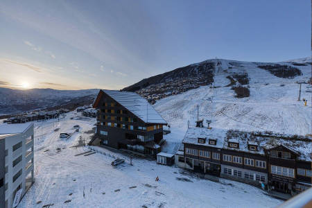 STILLE FØR STORMEN: Slik så det ut i Myrkdalen for et par uker siden. Nå venter de nedbørsmengder - som kan komme som enten regn eller snø. Foto: Myrkdalen Fjellheiser