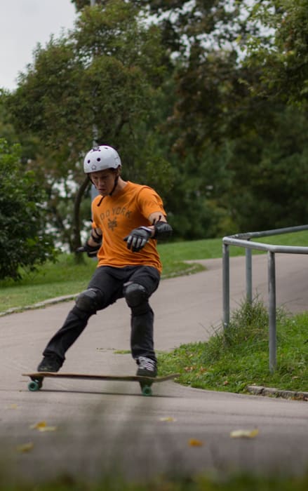 Freeride/ Steez-vinner Julian Baxter i en Switch heelside-check.
