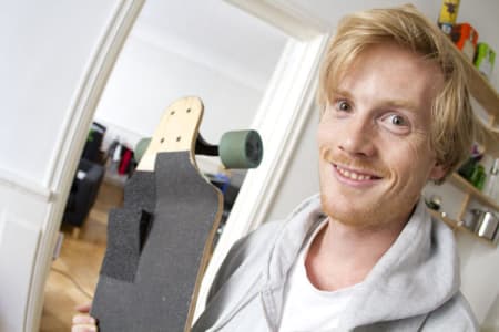 9. Du er nå en lykkelig eier av en «gasspedal» til longboardet ditt. Vi ønsker Jonas lykke til i Tryvann i helgen!