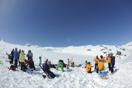 Hos CMH Adamants flyr de lunsjen inn på fjellet, og alle samles til skrøning og sosialt samvær. Bilde: Endre Løvaas