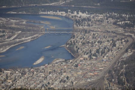 Et snapshot av comboybyen Revelstoke, tatt fra midtstasjonen i skianlegget. Høydeforskjellen er den største i hele Nord-Amerika. Bilde: Endre Løvaas
