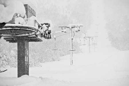 SESONGKORTPRISER: Cecilie Marese Grendahl i Sogndal Skisenter, Hodlekve, mener det er viktig å anerkjenne verdien til et skisenter. Foto: Bård Basberg
