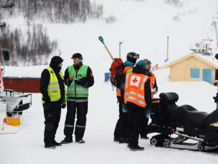 KAOTISK: Åtte tatt og to savnet var de mest dramatiske meldingene som nådde media, men i realiteten var ingen verken tatt eller savnet, i det som ble en kaotisk redningsaksjon for politi og redningstjeneste. Foto: Knut Ivar Skogland