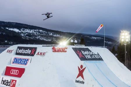 VANT I DAG: Fabien Bösch på vei til seier i Åre i kveld. Foto: Andreas Løve Storm Fausko