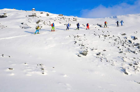ENDELIG VINTER: På vei opp mot Veslbreatinden i Jotunheimen fra Krossbu ved Sognefjellsvegen. Foto: Erlend Sande