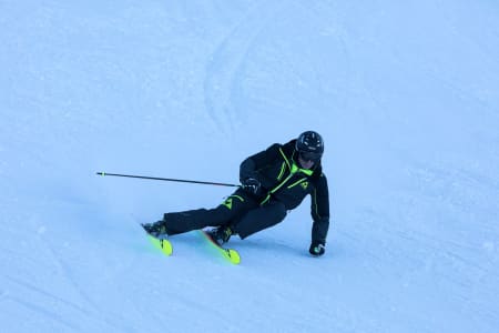 GJORT DET FØR: Når du er Michael von Grünigen er det en nokså smal sak å skjære svinger med topptursko og carvingski. Foto: Oskar Enander