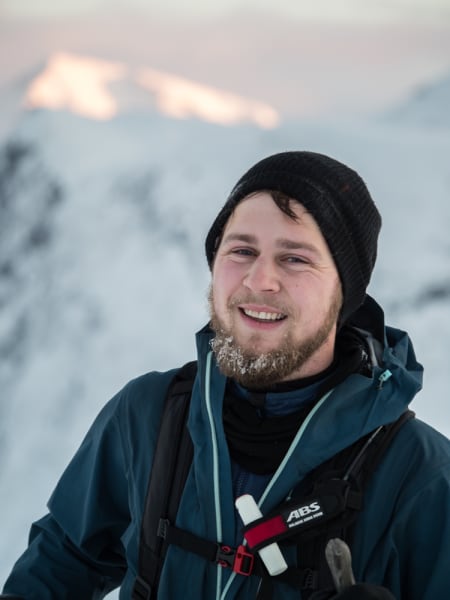 Laurids Bartling nyter utsikten på tur opp.