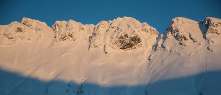 Hvor enn man snur seg, er det en ny lekeplass. Denne siden får vente til mer stabile snøforhold.