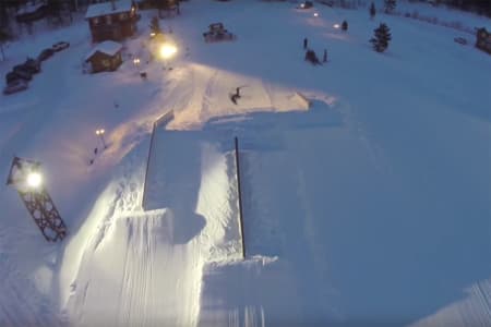 BRAKK: Jon Olsson fikk brudd i ryggen på tre plasser. Foto: Skjermdump