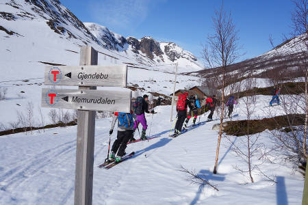 NY DAG: Haute Route Jotunheimen fortsetter videre fra Memurubu mot Surtningshue.