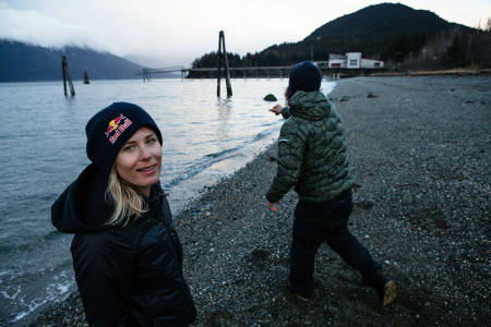 HEDRER: I den nye skifilmen Between hedres Rapaport. Foto: Oskar Enander