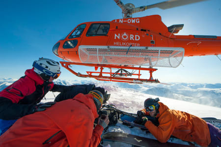 HELISKIING I LYNGEN: Ola Giæver kjemper for heliskitillatelse i Lyngsalpene, og han akter ikke å gi seg med det første. Dette bildet er fra Andørja forrige helg. Arkivfoto: Rune Dahl