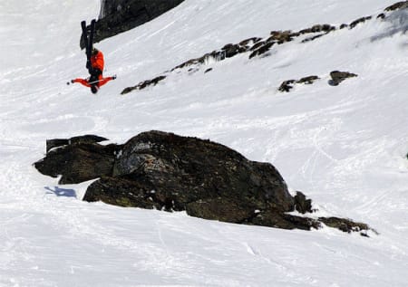 Telemarkvinner Magnus Tveito gjør det han kan best - å kjøre ski. Foto: Sverre Hjørnevik
