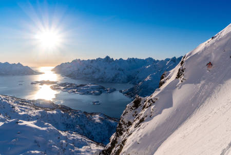 IKKE FEIL: Det er ganske greit å ha fjell som dette i en armlengdes avstand fra stua. Foto: Signar André Nilsen