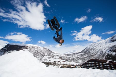 Felix Usterud klarte ikke å nå backflipdrømmen lørdag, men han lover å trene til snowracerflippen sitter