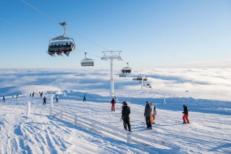 FOLKSOMT: Det er mye folk i norske alpinanlegg denne sesongen – som her i Trysil. Foto: Ola Matsson