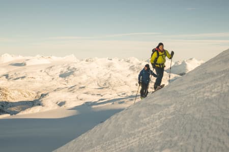 2. NOVEMBER: Vetle Eriksen Dirdal og Håvard Skaar Skogesal var mildt sagt fornøyde med årets sesongstart. Bilde: Anki Grøthe