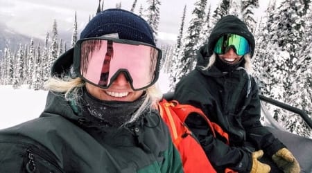 DRAR PÅ: Tonje Kvivik (til venstre) er en av tre kjørere i gjengen The Blondes - og hun kjører bedre enn de aller fleste.