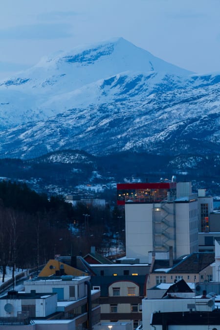 Fra 16. etasje på Rica Hotel Narvik kan du se etter kjente på Quality Grand Hotel.