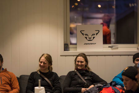 Ellinor Pedersen og Maria Myklestad koser seg på workshop – Foto: Ptor Spricenieks
