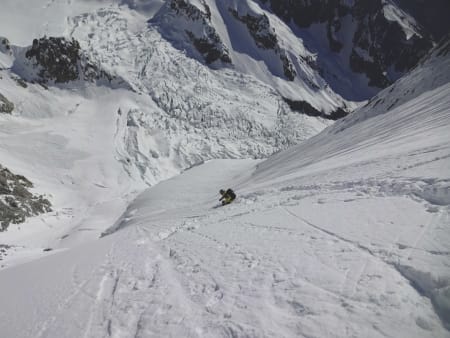 I HISTORISKE SPOR: Aiguille Blanche de Peuterey North Face ble første gang kjørt av Stefano de Benedetti i 1980. Petersson og Mikko Heimonen sto for tredjenedkjøring en junidag i 2016. Bilde: Mikko Heimonen