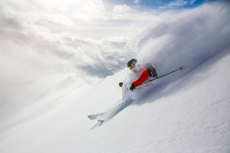 PUDDER MELLOM TO PERMER: Romsdalen har noen av Norges flotteste skifjell, og flere av dem er selvsagt dokumentert av Terje Aamodt. Her på Skarven. Foto: Terje Aamodt