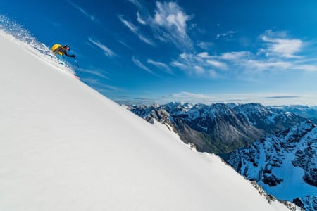FANTASTISKE FORHOLD: Nydelig nysnø i Lyngen i Troms 29. juni 2019. Foto: Jens-Morten Øvervoll