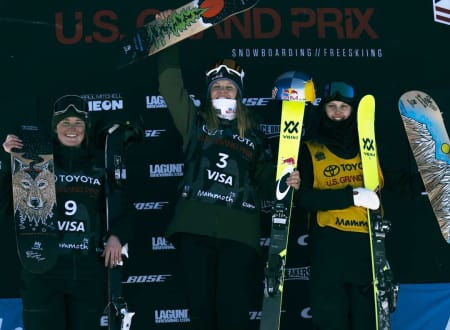 ENDELIG TILBAKE: Tiril Sjåstad Christiansen der vi vil se henne; på toppen av pallen. Foto: Luke Allen/ Nor Freeski