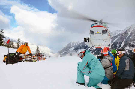 UØNSKET: Norske tindevegledere er klare i sin tale: De ønsker ikke heliskiing i norske fjell, slik som her i Canada. Foto: Erlend Sande