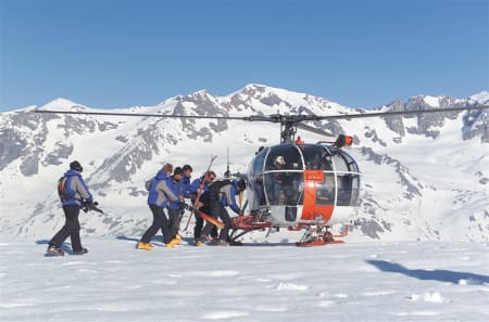 – ØDELEGGER TURISTINDUSTRIEN: Bjørn B. Jacobsen er sentral i turistindustrien på Beitostølen, og han mener helikoptre (i Alpe´d Huez i Frankrike på bildet) og flere snøskutere i norsk utmark vil ødelegge turistbransjen.