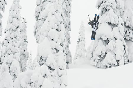 LKENE SKI: Liker du å leke deg i dyp snø? Da finner du skiene for deg her. Foto: Armada