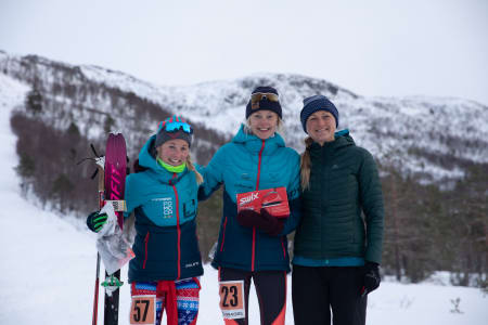 PALLEN: Damer senior, individuell. Fv. Malene B Haukøy (2), Johanna Åström (1) og Ida Nilsson (3). Foto: Haakon Lundkvist