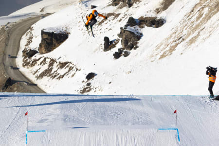 VERDENS BESTE ...IGJEN: Tiril Sjåstad Christiansen fortsetter der hun slapp i fjor: Øverst på seierspallen! Foto: Christopher Frankum/ Nor Freeski