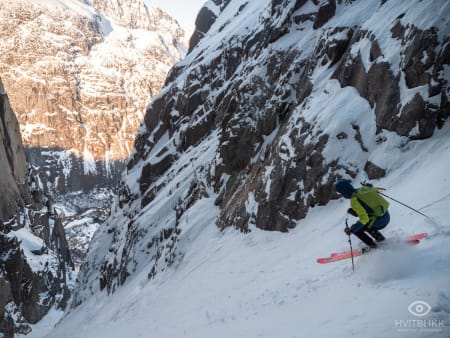 SPREKT: Andreas Widlund på nokså krevende føre i Skamdalsrenna. Foto: Timme Ellingjord