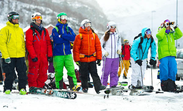 Deltakerne planlegger hele nedfarten fra parkeringsplassen til Røldal Skisenter. Det er ikke lov å bevege seg inn i konkurranseområdet på forhånd.