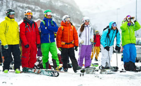 Deltakerne planlegger hele nedfarten fra parkeringsplassen til Røldal Skisenter. Det er ikke lov å bevege seg inn i konkurranseområdet på forhånd.
