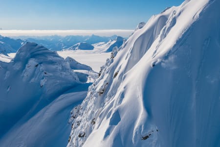 VANVITTIG SALG: Supervention 2-billettene til premieren flyr avgårde. I filmen får du blant annet se Åsmund Thorsen, som her er i Alaska. Foto: Sverre Hjørnevik