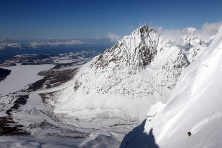 REISE: Meteo Morris foreslår blant annet tur til Lyngsalpene til våren -slik Steffen Fjelldal gjorde i 2012. Her fra Trollvasstinden. Foto: Tore Meirik