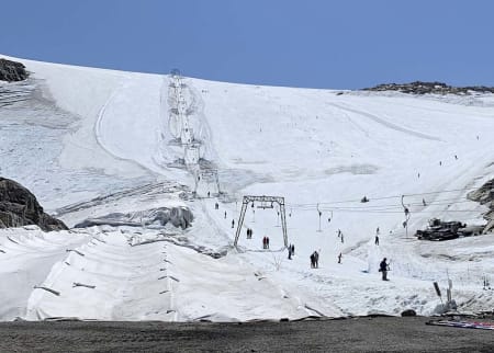 FOLGEFONNA SKISENTER: Varme somre tærer på breen. Foto: Michael Iversen
