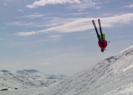 BACKFLIP: Freeride-verdensmester Janette Hargin bryter seg på.