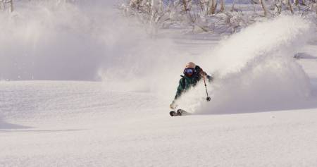 DJUPSNØLYKKE: Stephan Drake i Japow. Foto: DPS